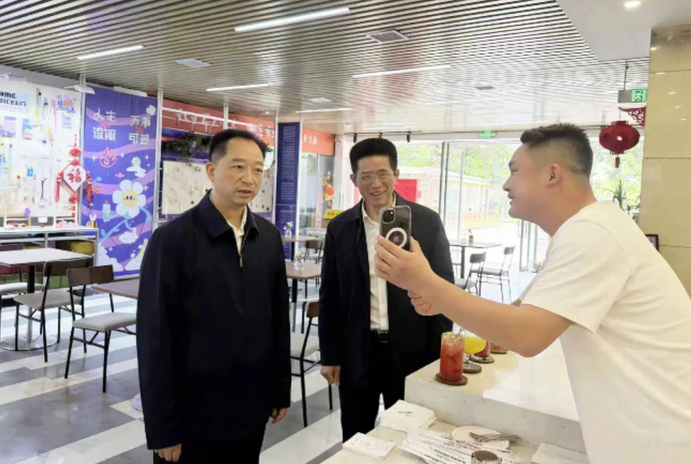 湖南省残联党组书记、理事长黄进良在湘潭市调研时强调:强化残疾人服务保障 促进残疾人自我发展1.png